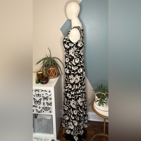 David Meister Black Floral Embroidered Gown Size 8 - Picture 3 of 12